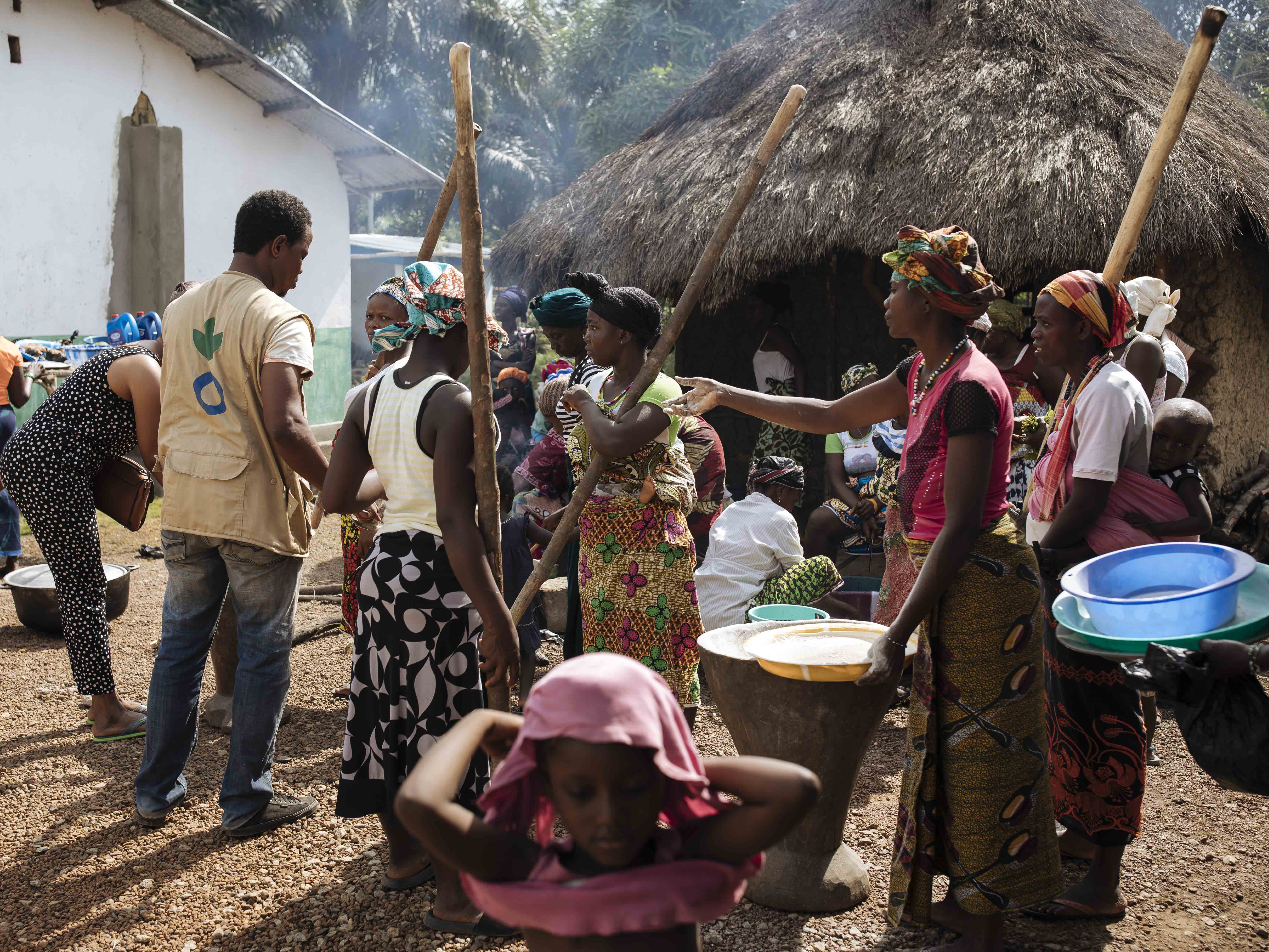 Lewis Joly MOYAMBA Sierra Leone activité dans un village